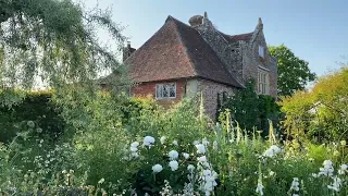 White garden and rose garden at Sissinghurst | garden tour