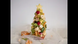 Fruit Christmas tree: fun idea to serve fruit!