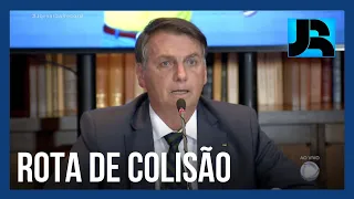 Em live, Bolsonaro volta a criticar presidente do TSE e urnas eletrônicas