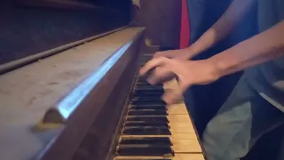 A piano that even ragtime sounds bad on (Read description)