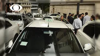 Taxistas com passageiros não serão multados em SP