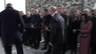 Haradinaj bën homazhe në Kompleksin Memorial “Dëshmorët e Kombit” në Gllogjan