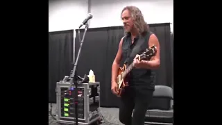 JAMES HETFIELD (METALLICA) TRYING TO PLAY COME AS YOU ARE BY NIRVANA - RARE SHORTS