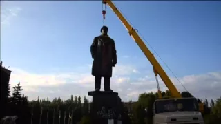 Slovyansk Says Goodbye to Lenin: New Ukraine law requires removal of Soviet-era monuments