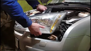 2007 Ford Focus headlight removal (Bonus: LED install)