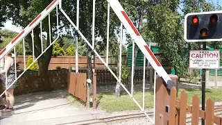 Miniature Crossing! Windy Ridge Level Crossing, Eastbourne Miniature Railway