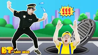 Don't Play on the Manhole Cover 😨 Manhole Cover is Dangerous Song | Kids Song | BooTiKaTi Indonesian