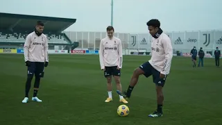 CR7 and McKennie freestyling