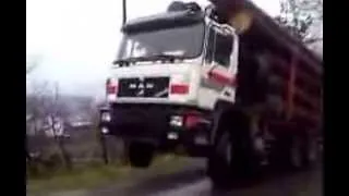 Грузовик перегружен.. The truck is overloaded_HD