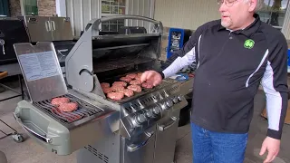 Burgers on the Napoleon Prestige 500