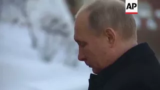 Putin lays wreath on Defender of the Fatherland Day