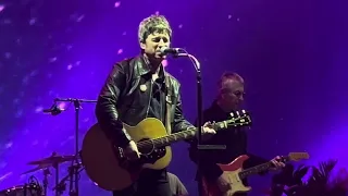 Noel Gallagher's High Flying Birds - Half The World Away (Live In Seoul, Day 2)