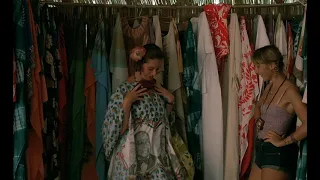 Extrait du film Les Bronzés de 1978 : Le boubou "Giscard"