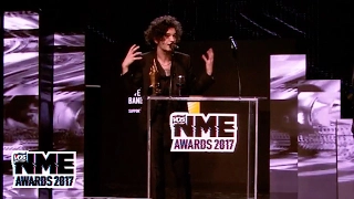 The 1975 win Best Live Band at the VO5 NME Awards 2017