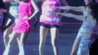 90724 "TWICE WORLD TOUR" Tzuyu make Momo and Sana laugh