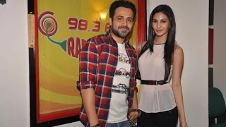 OMG: Emraan Hashmi Flirts With Hot Amyra Dastur In Public