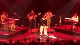 Aldous Harding “Old Peel” (2e Encore) - Paradiso, Amsterdam (2019-11-27)