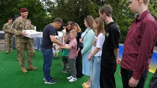 День Героїв: у Житомирі вручили подарунки дітям, які втратили своїх батьків на війні