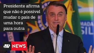 Bolsonaro diz que não pode agir como apoiadores pedem: "Não tenho super poderes"