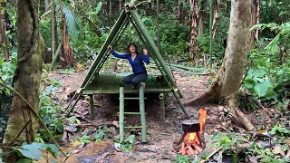 Survive and camp in the jungle alone in nature - Harvest wild food and make a shelter for the night