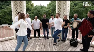 Грузины в Москве классно спели и станцевали "Гандагана". მოსკოველი ქართველები განდაგანას მღეროდნენ