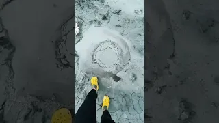 Лечебная грязь бурлит под ногами. Сахалин, Южно-Сахалинский грязевой вулкан. Видео: Юлия Гуслякова