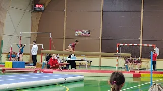 Poutre gym poussine 8 ans fédéral B Championnat departamental. viga gimnasia nina 8 anos