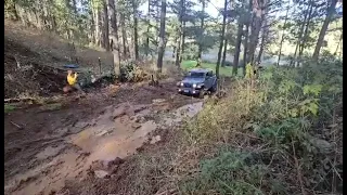 👉Jeep gladiator🤣 hitting the tree 🥴full video of first obstacle THE LINKER LOGS