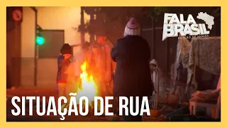 Moradores de rua lutam para sobreviver ao frio intenso em SP