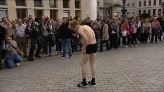 WHAT A MAN - Schlüpperlauf am Brandenburger Tor - Matthias Schweighöfer