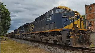 Trem de prefixo KVP com a locomotiva 7318 líder ! Passando por Cachoeira Paulista.