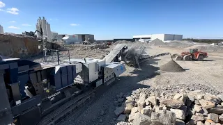 Jonsson 1208 jaw crusher + screen and old Volvo 480e