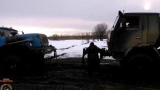 Мастерство и безбашенность водителей тяжелой техники на севере #1 Russian ice road trucker