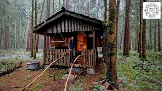 Life in a forest hut - Bushcrafterin Vanessa Blank shows her second home