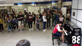 Frozen Let It Go Piano Cover to Tourists at London Tube Station Platform88 to Cole Lam