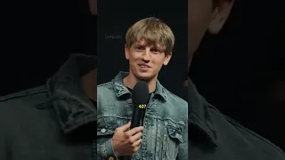 Алексей Щербаков общается со зрителями на stand up