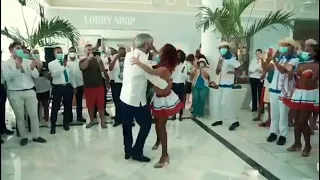 Abinader se emociona y baila merengue en reapertura del hotel Bahía Príncipe de Bávaro