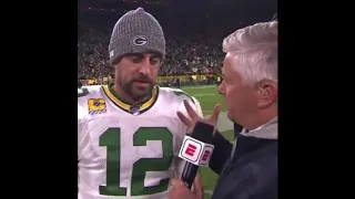 Aaron Rodgers speaks spanish to a reporter 😂