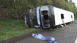 Reisebus mit 68 Schülern umgekippt - 28 Verletzte auf A45 Höhe Wenden am 21.04.24 + O-Ton