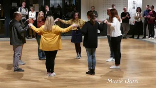 Suite de l'Aven (gavotte/bals/jabadaos) dansée par le cercle de Riec Sur Belon Bleunioù Lann An Aven