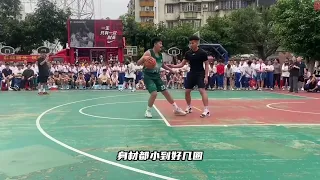 12岁小学生单挑知名篮球博主不落下风，未来或成NBA级锋线