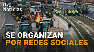 Los AGRICULTORES cortan con TRACTORES decenas de CARRETERAS en toda España y provocan RETENCIONES |