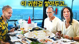 한국 바다엔 널렸지만 유럽에선 돈 있어도 못 먹는 해산물 한가득 사드리자.. (강원도 속초 첫 반응)
