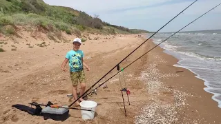 ловим на азовском море пеленгаса кефаль Лобня . кучугуры дикий пляж