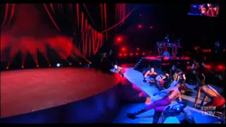 Madonna takes a tumble at Brit Awards