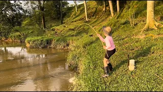 Ainda bem que eu tava do lado dela, as tilápias eram gigantes, pescaria!!!