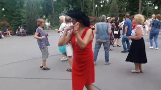 Ты королева звезд в ночи💃🌹 Счастливые минуты в парке Горького 💃🌹Харьков 2021