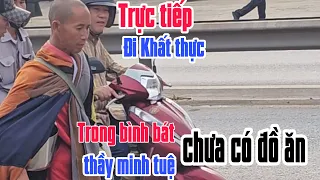 chia sẽ yêu thương Thầy minh tuệ sáng sớm bình bát còn trống