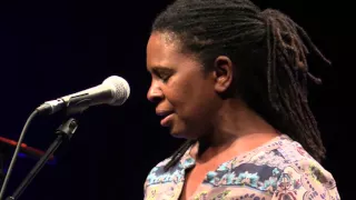 RUTHIE FOSTER - GRINNIN' IN YOUR FACE (Son House) @ CC DE KOLLEBLOEM, PUURS - 18/03/16