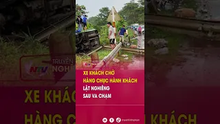 Xe khách chở hàng chục hành khách lật nghiêng sau va chạm